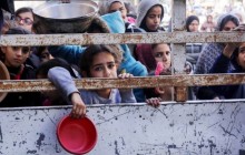 گاردین: اسرائیل در یک قدمی جنایت جنگی با گرسنگی دادن به مردم در غزه است