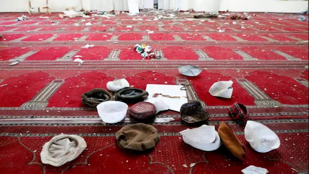 به خاک و خون کشیده شدن نمازگزاران در مسجد محمدیه غزنی افغانستان