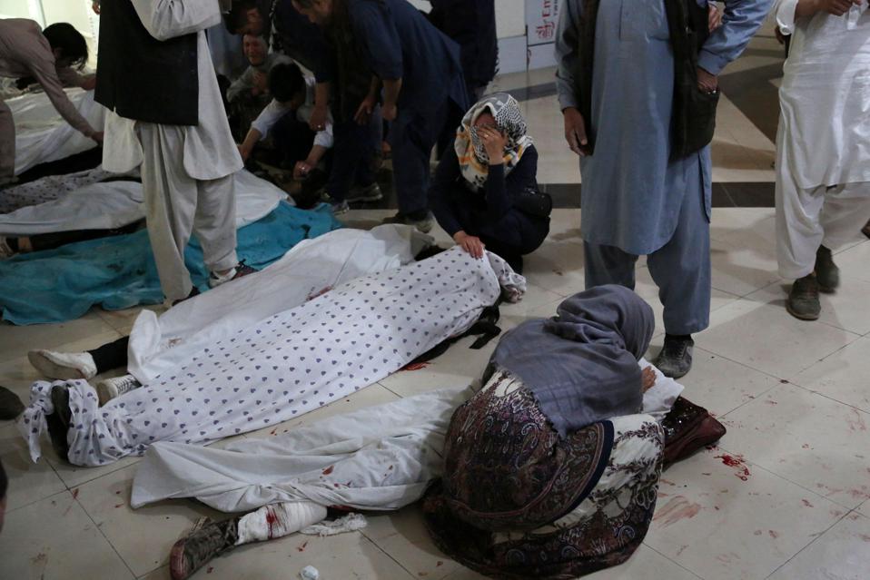 بیش از دویست کشته و زخمی در انفجار تروریستی مقابل مدرسه دخترانه در افغانستان