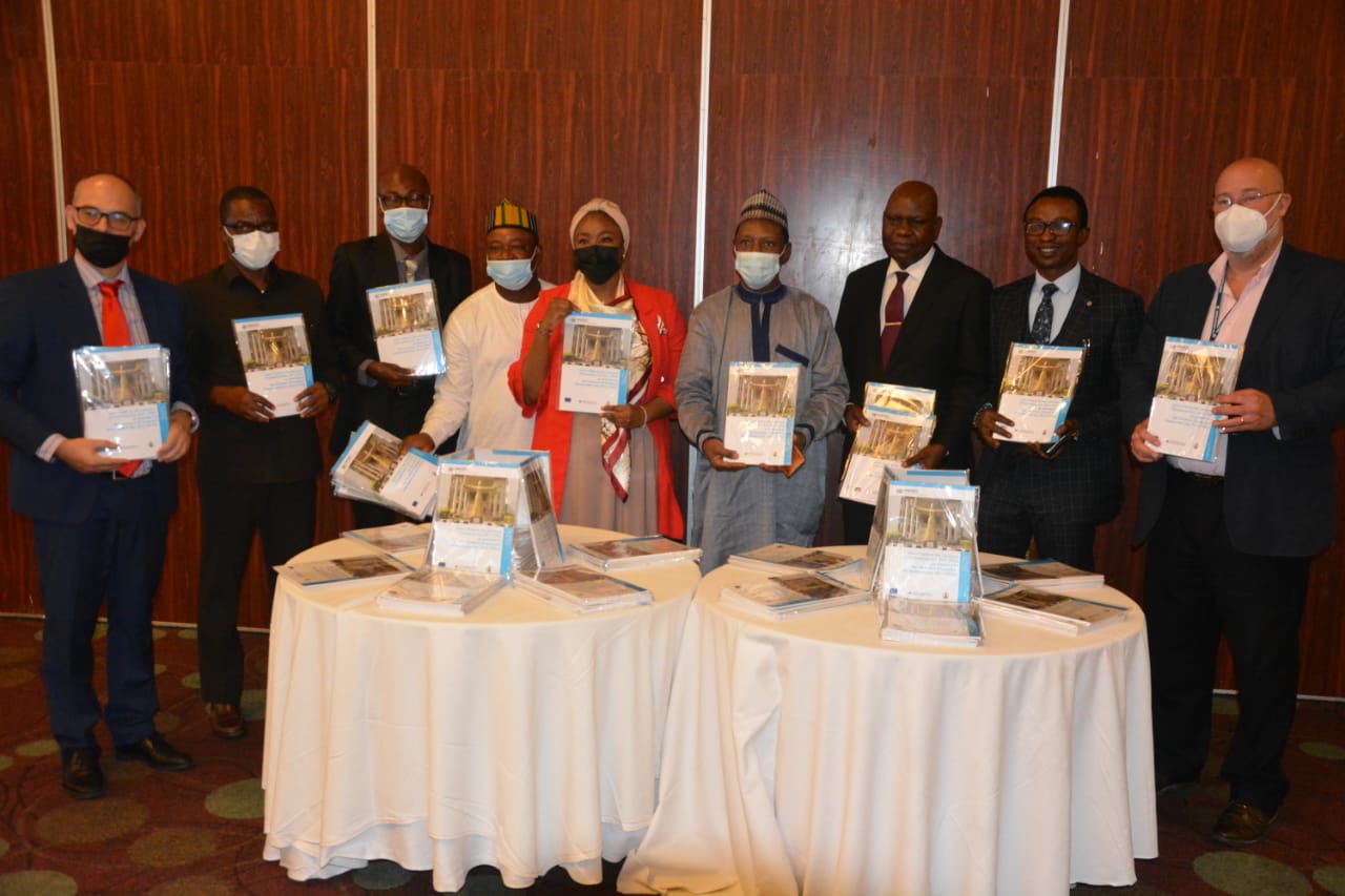 انتشار کتاب راهنمای مقابله با تروریسم در نیجریه