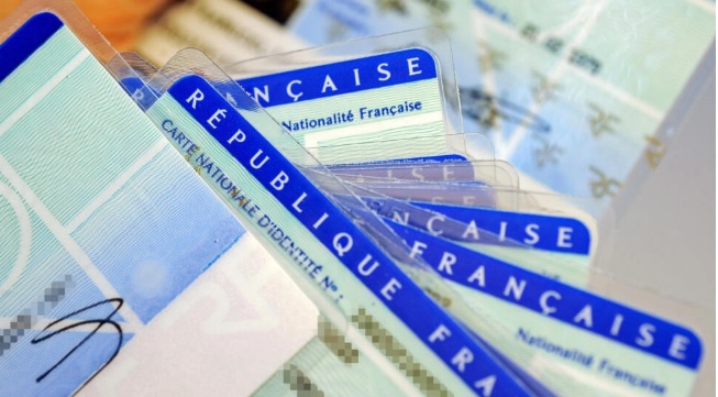 فرانسه تابعیت دو نفر از محکومین به تروریسم را لغو نمود