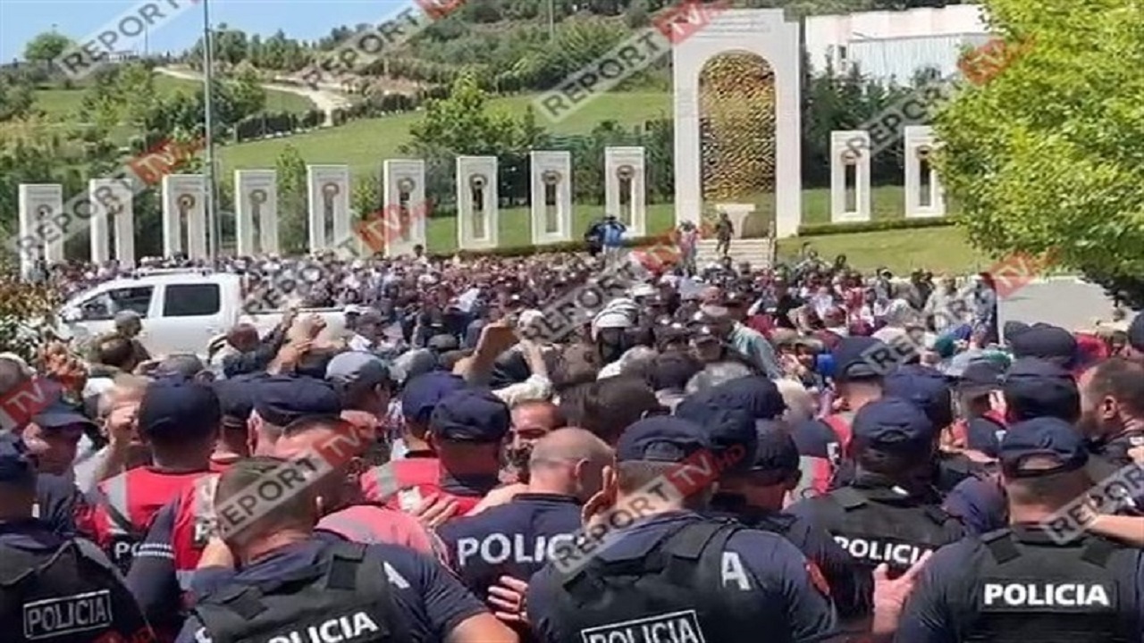 درگیری منافقین در پی نحوه فراری دادن اعضا به خارج از آلبانی