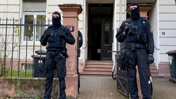 آلمان دو سوری مظنون به عضویت در گروه‌های تروریستی را بازداشت کرد